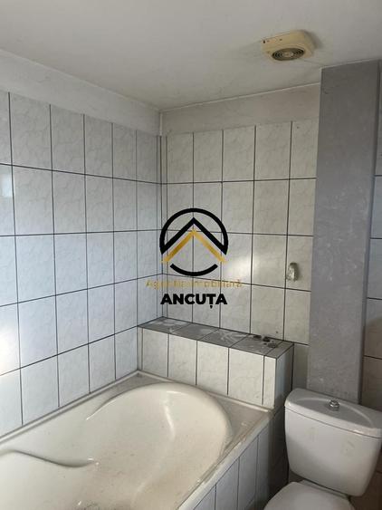 Casă cu 5 camere cu Canalizare în Baciu