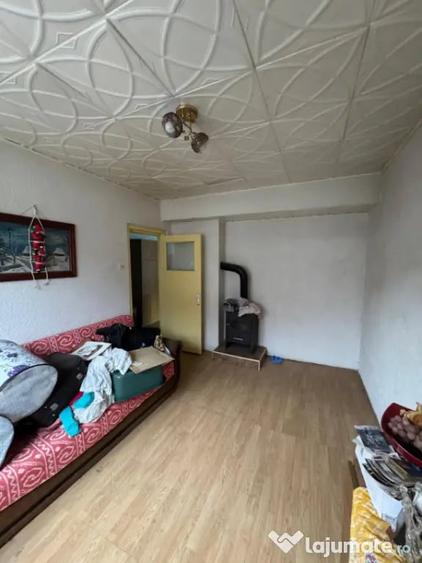 Apartament cu 2 camere semidecomandat în Ferneziu