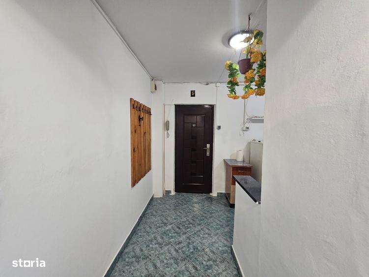 De vanzare apartament cu 2 camere, decomandat, Crisului, etaj 3 - 7
