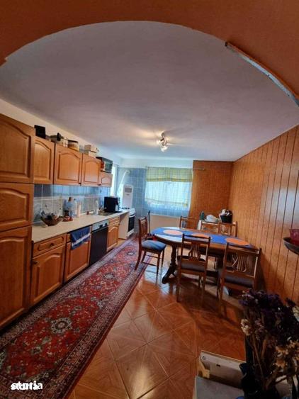Casă cu 4 camere cu Teren 2000 Mp în Vlădești