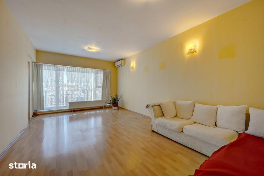 Apartament cu 4 camere decomandat în Titan