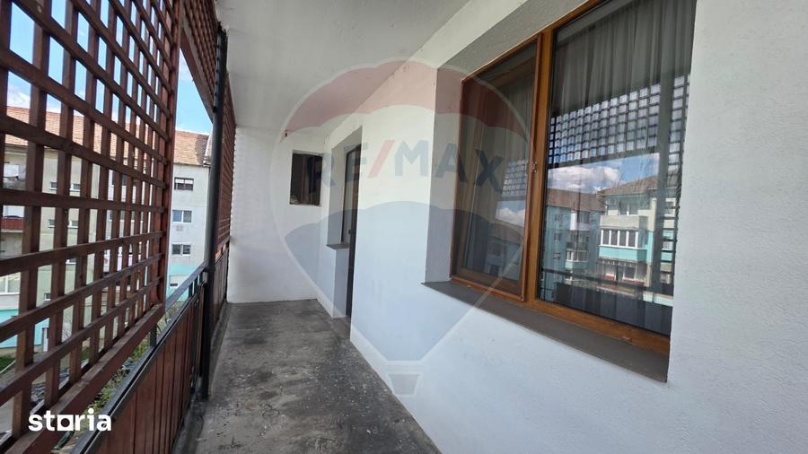 Apartament cu 3 camere în Vitrometan