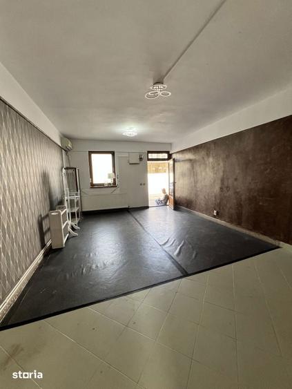 Spațiu comercial, de 38 mp, în Plopilor