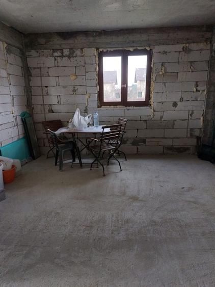 Casă cu 4 camere în Valea Adâncă