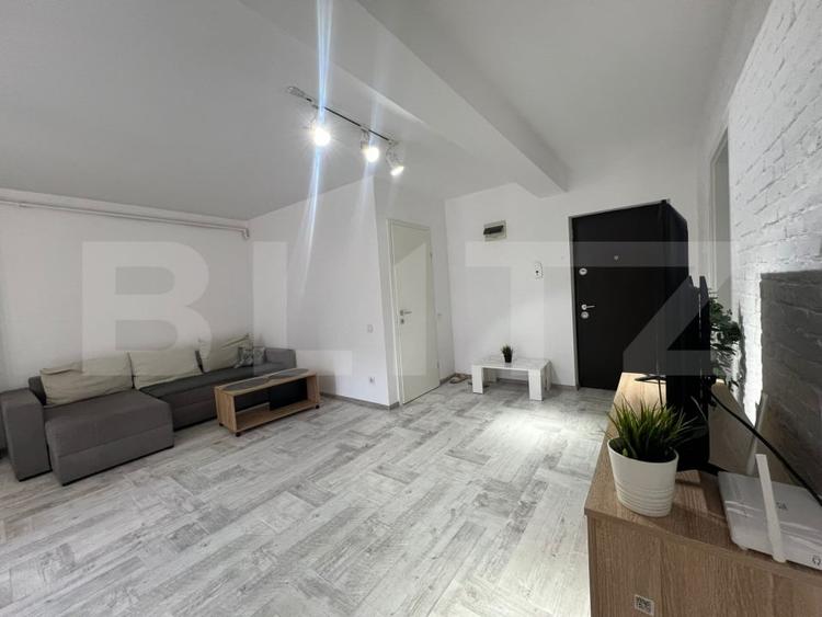 Apartament cu 2 camere semidecomandat, mobilat în Florești
