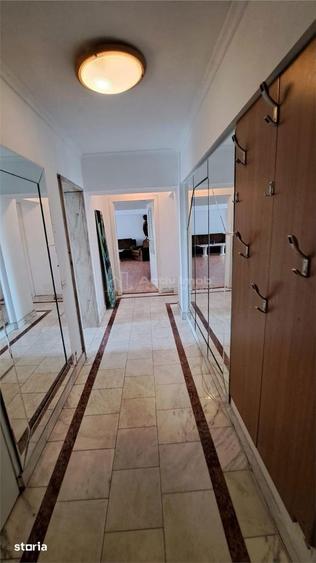 Apartament cu 3 camere, mobilat în Decebal
