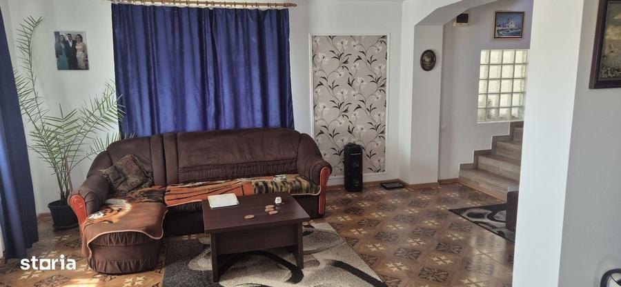 Casă cu 4 camere cu Teren 200 Mp în Valu lui Traian