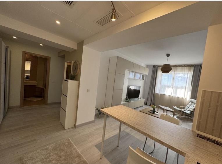 Apartament cu 2 camere decomandat în Văcăresti