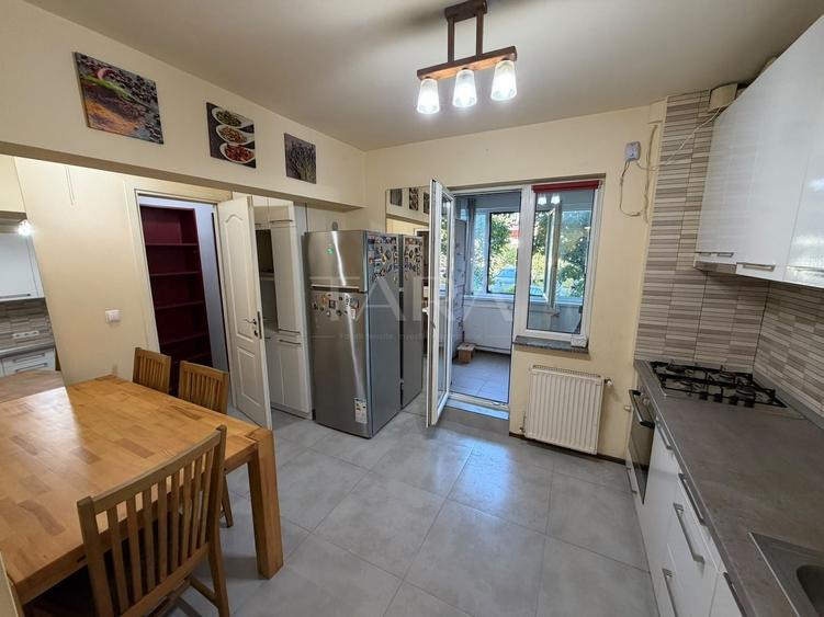 Apartament cu 3 camere decomandat în Central