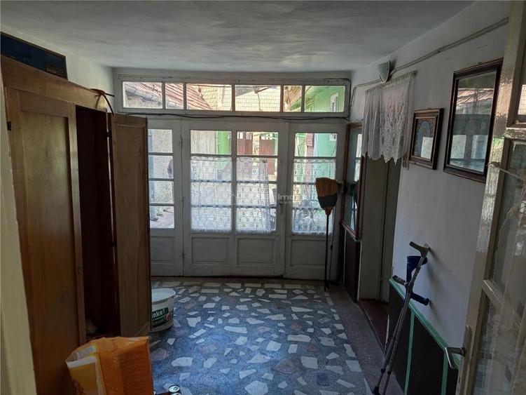 Casă cu Teren 1439 Mp în Ciclova Română