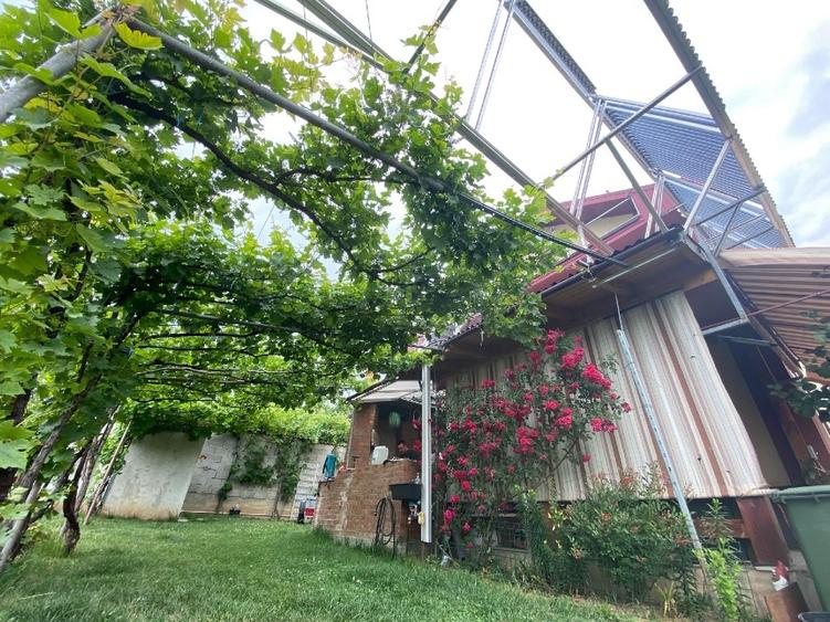 Casă individuală cu 5 camere cu Canalizare în Crucea de Jos