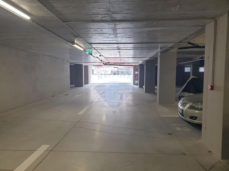 Apartament cu 2 camere decomandat în Tractorul