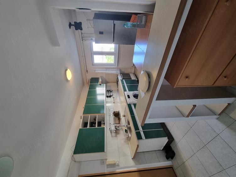 Apartament cu 3 camere semidecomandat în Girocului