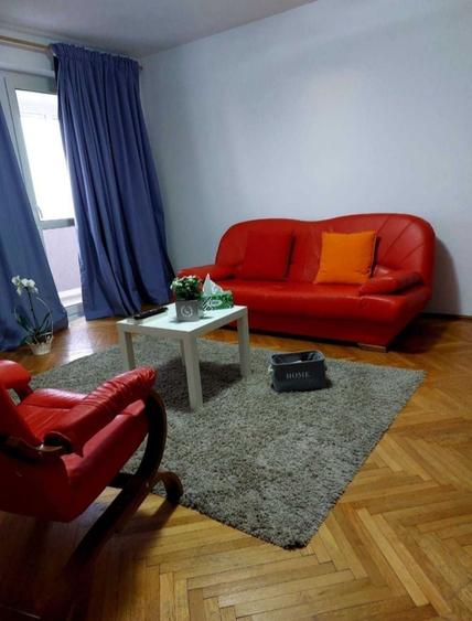 Apartament cu 3 camere semidecomandat în Drumul Taberei