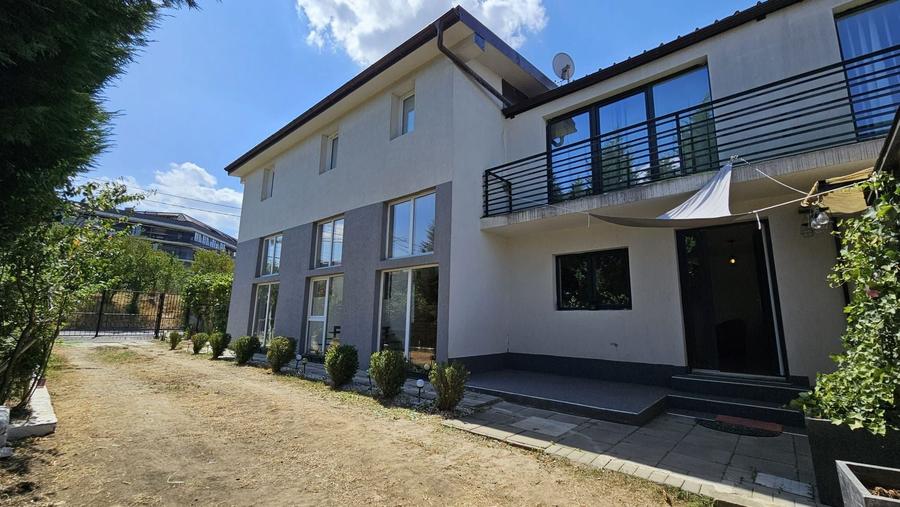 Casă individuală cu 5 camere cu Canalizare în Mărăști