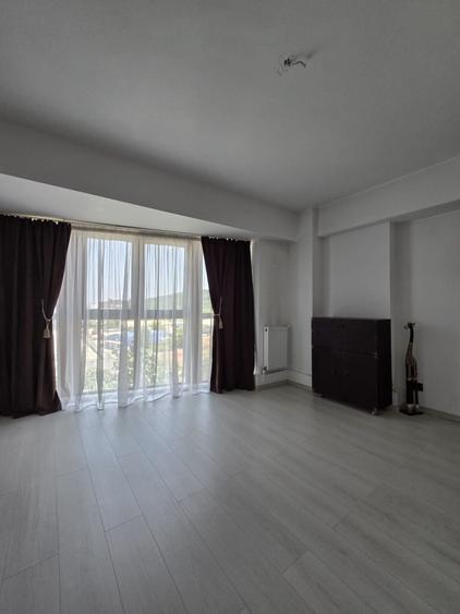 Apartament cu 3 camere, mobilat în Bucium