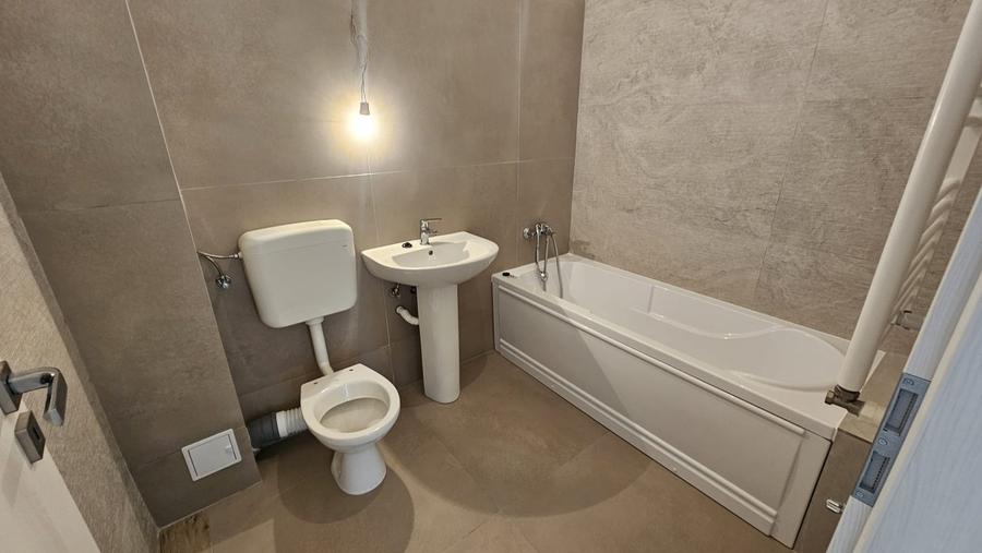 Apartament cu 3 camere decomandat în Berceni