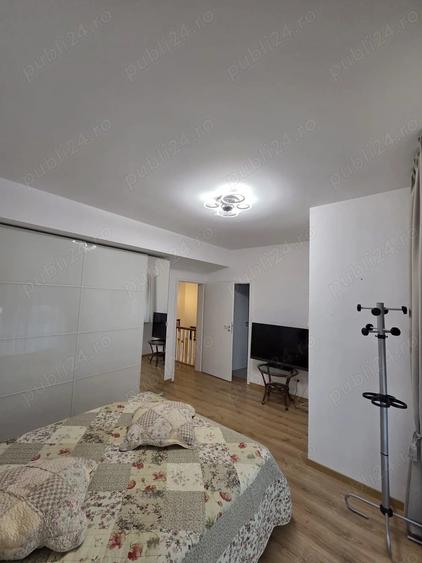 Casă cu 6 camere cu Teren 297 Mp în 1 Decembrie