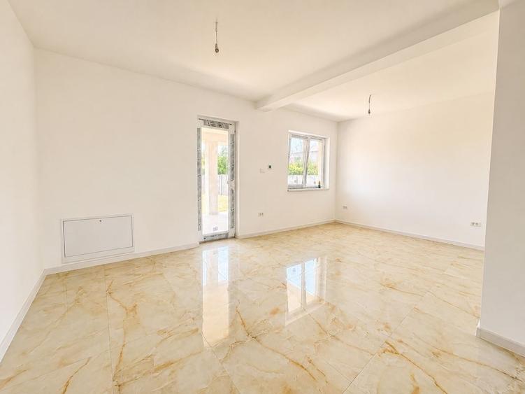 Duplex cu 4 camere cu Canalizare în Moșnița Nouă