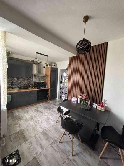 Apartament cu 3 camere decomandat în Rovine