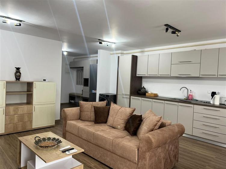 Apartament cu 4 camere decomandat în Orașul Vechi