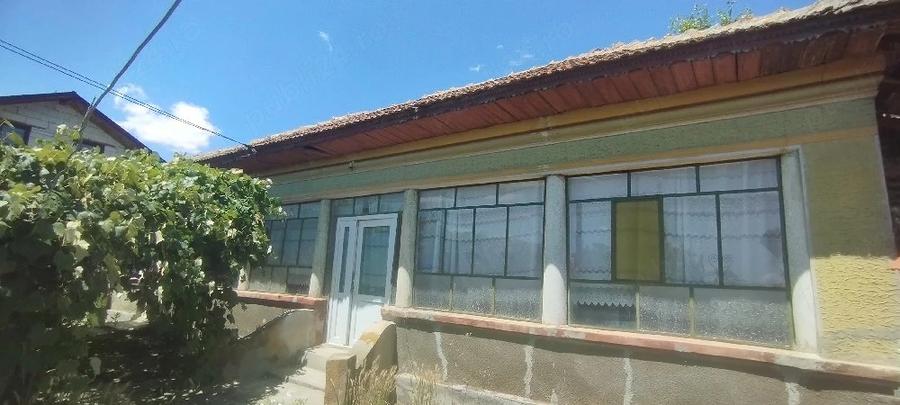 Casă cu 4 camere cu Teren 1500 Mp în Central