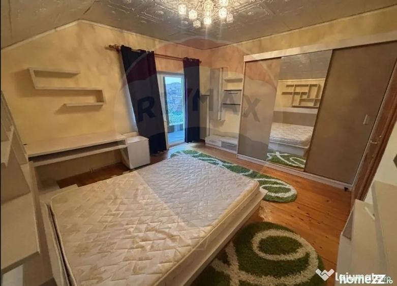 Casă cu 5 camere cu Teren 700 Mp în Grădiște