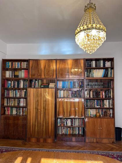 Apartament cu 6 camere decomandat în Universitate