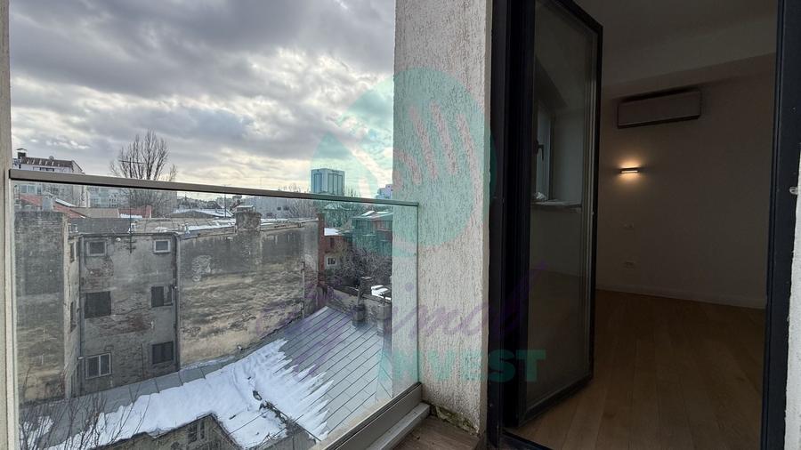 Apartament cu 3 camere semidecomandat în Polonă