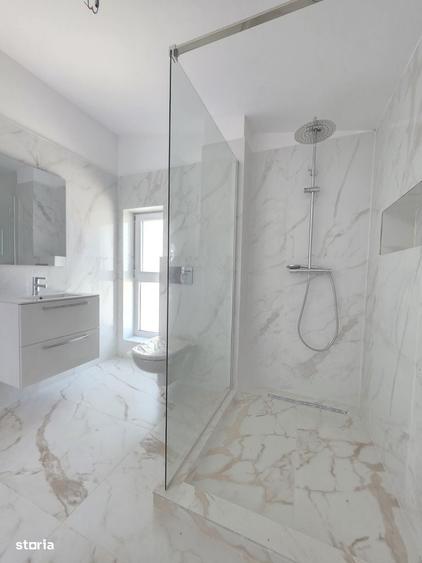 Casă cu 4 camere decomandat în Central