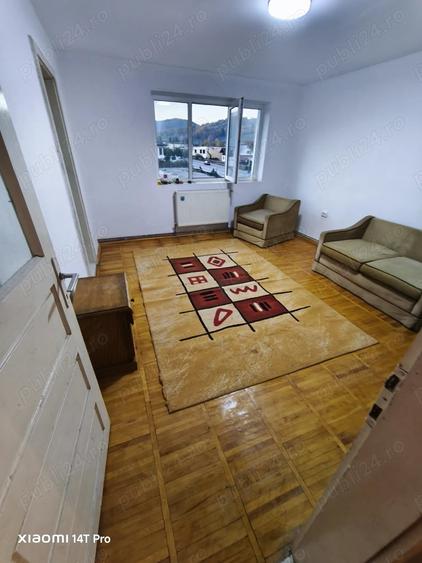 Apartament cu 3 camere semidecomandat în Molid