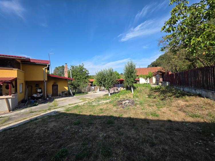 Casă cu 5 camere cu Garaj în Nojag