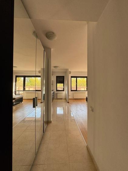 Apartament cu 2 camere semidecomandat, mobilat în Băneasa