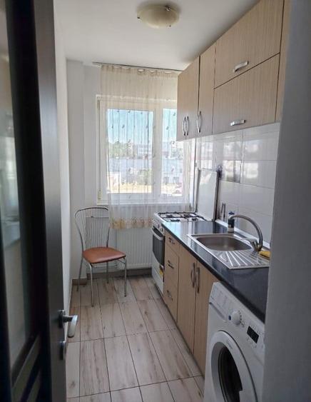 Apartament cu 3 camere semidecomandat în George Enescu