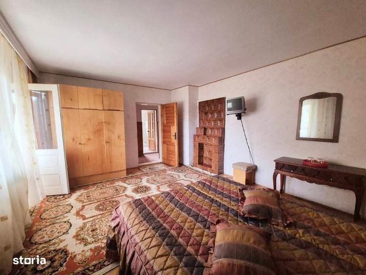 Casă cu 4 camere decomandat în Central