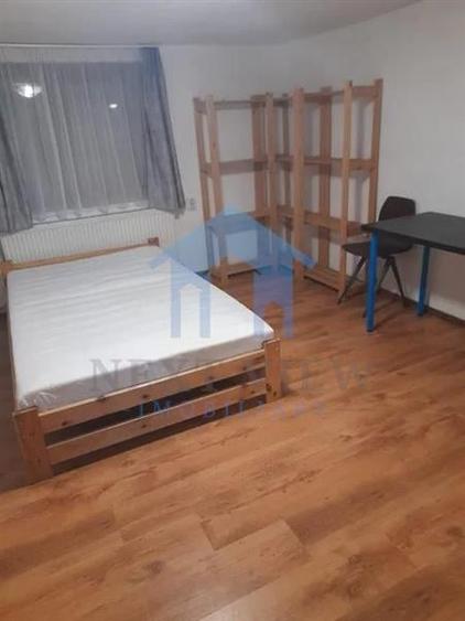 Garsonieră decomandată în Gruia