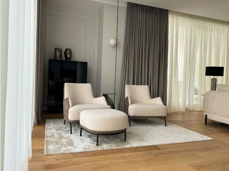Apartament cu 4 camere decomandat în Băneasa