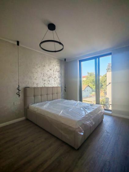 Apartament cu 3 camere semidecomandat în Gruia