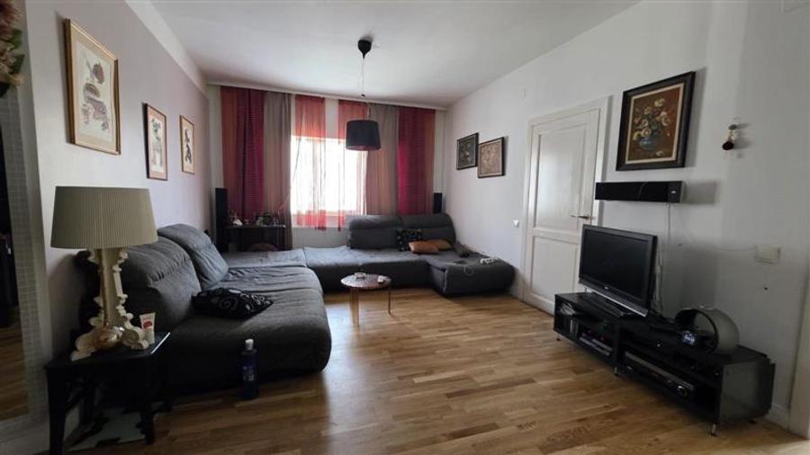 Apartament cu 3 camere semidecomandat în Foișorul de Foc