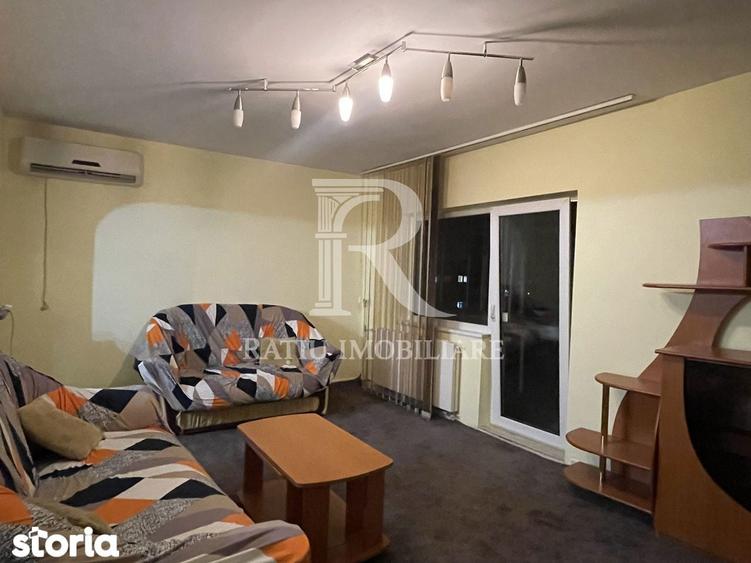 Apartament cu 3 camere în Decebal