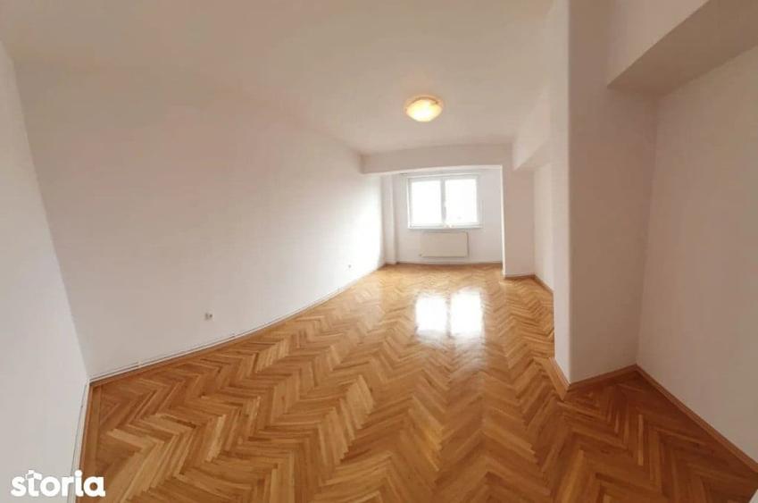 Apartament cu 4 camere decomandat în Ultracentral