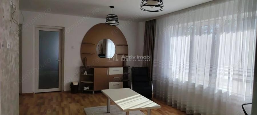 Casă cu 7 camere cu Teren 500 Mp în Central