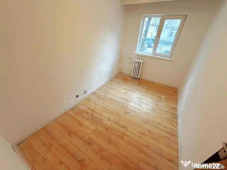 Apartament cu 4 camere decomandat în Valea Rosie