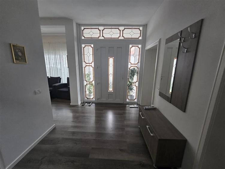 Casă individuală cu 5 camere cu Teren 1600 Mp în Șinca Veche