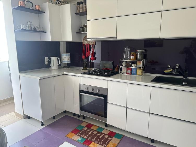 Apartament cu 3 camere semidecomandat în Ștefan cel Mare