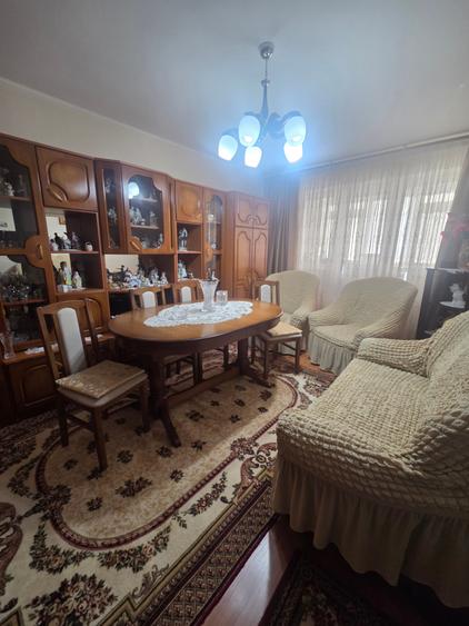 Apartament cu 3 camere decomandat în Plantelor