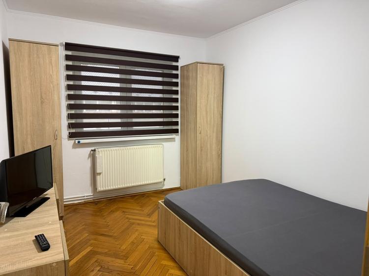 Apartament cu 3 camere decomandat, mobilat în Central