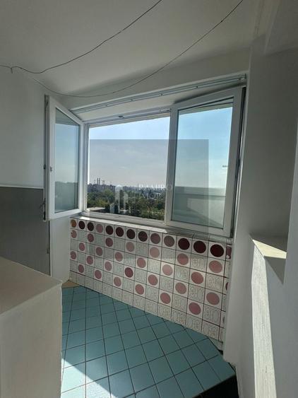 Garsonieră decomandată în Titan