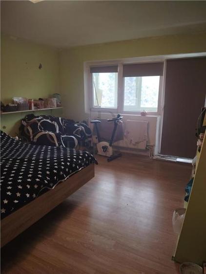 Apartament cu 4 camere decomandat, mobilat în Aeroport