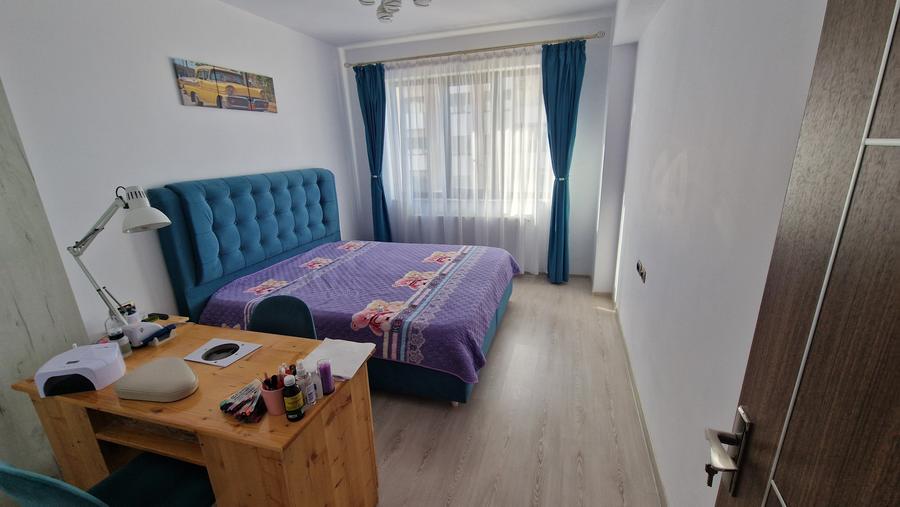 Apartament cu 3 camere decomandat în 13 Decembrie